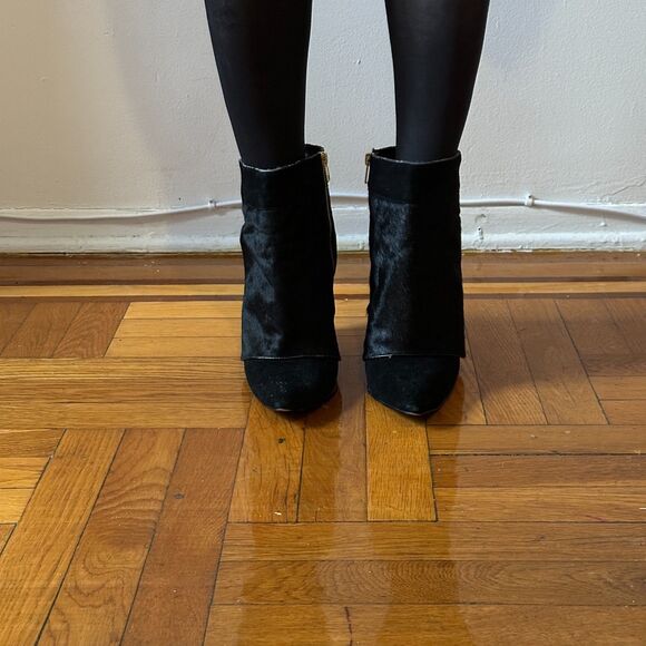 London Trash Siri Cuffed Ankle Boot Wedge Flap Black Fur - Picture 2 of 6